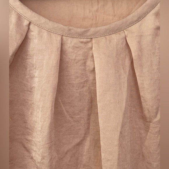 Talbots petite size 2 Champagne crinkle top long blouse - Picture 2 of 6